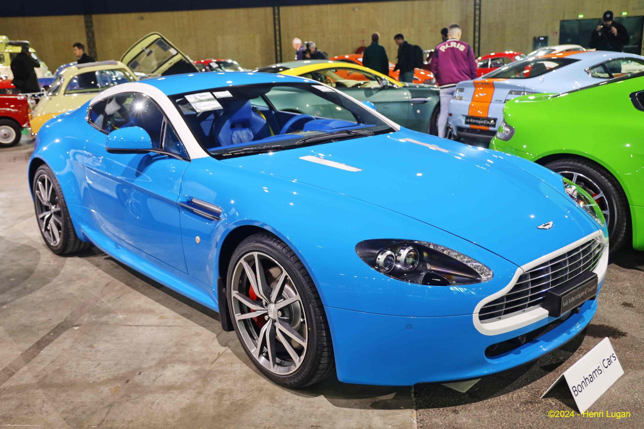 Aston Martin V8 Vantage coupe_02 - 2010 [UK] HL_GF