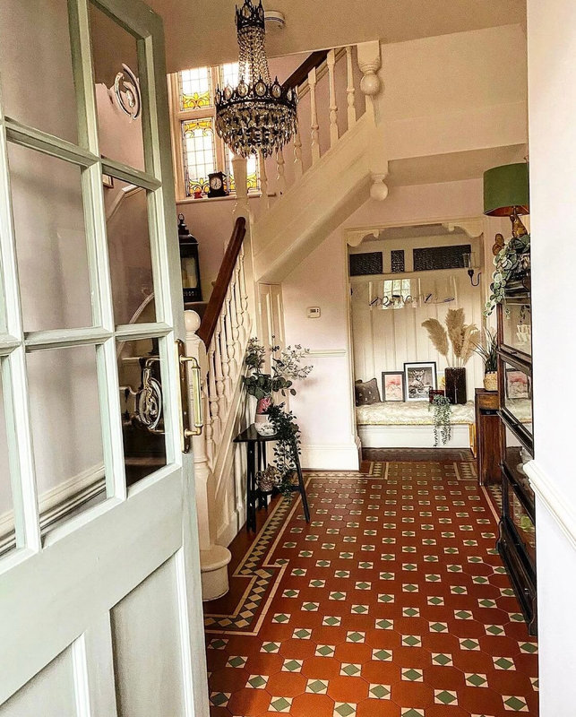 hallway-edwardian-house-floor-tiles-reading-nook-nordroom