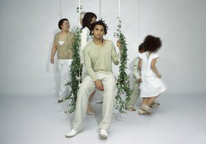 Swing_with_the_plants