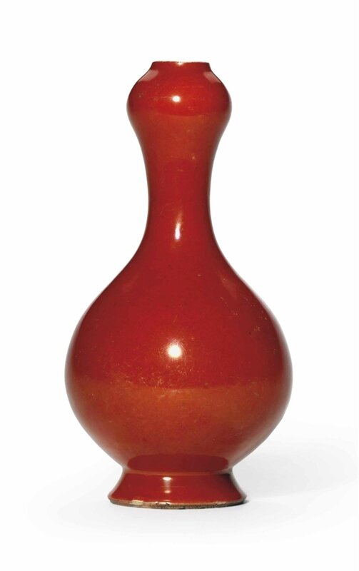 A small coral-ground 'garlic-mouth' vase, 18th century