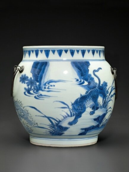 A blue and white ‘Dragon and Tiger’ jar, Shunzhi period, circa 1650-1660