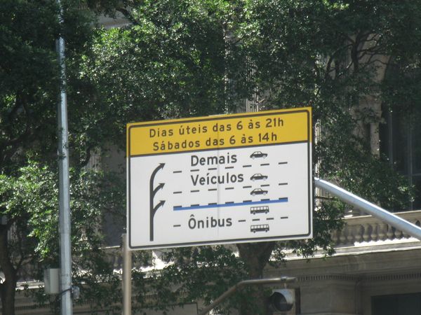 RIO LE QUARTIER DU CENTRE (14) SIGNALISATION ROUTIERE