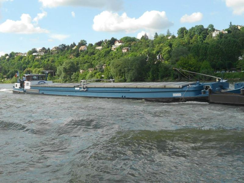 far away et sa barge farewell montant en amont d'herblay 30062013 06