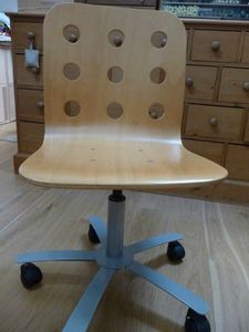 Chaise en bois à roulettes (1) (600x800)