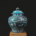 <b>Jarre</b> <b>balustre</b> couverte, Chine, Jiangxi, Jingdezhen, Dynastie Ming, ca 16° siècle