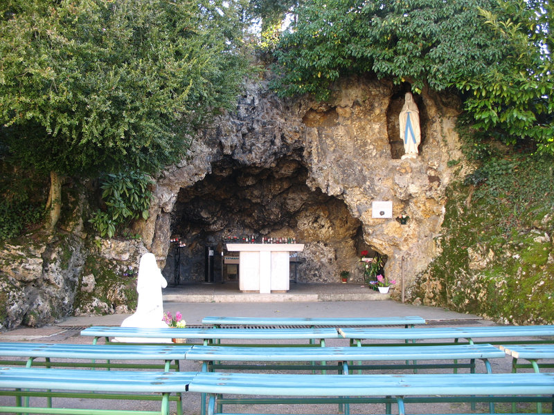 Nevers, couvent Saint-Gildard, grotte (58)