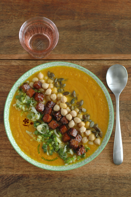 Velouté carotte & dattes Medjool aux épices, assiette complète