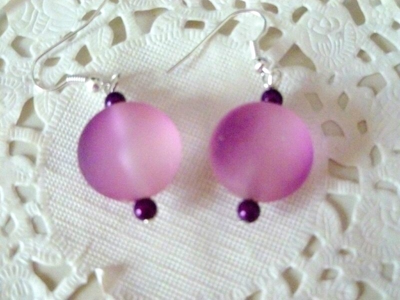BO perle ronde translucide violette et perle nacrée violette 1