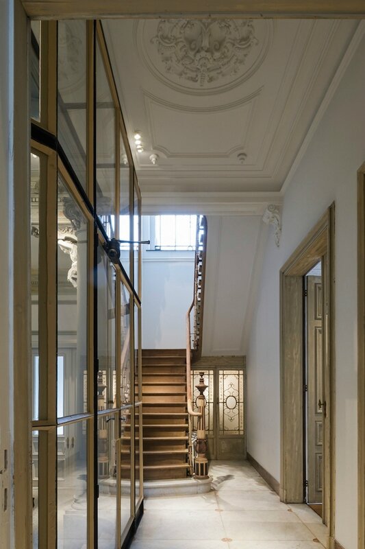 marble-floor-timber-stairs