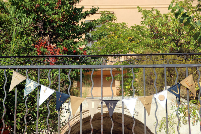 diy_garland_fall_in_love_balcon
