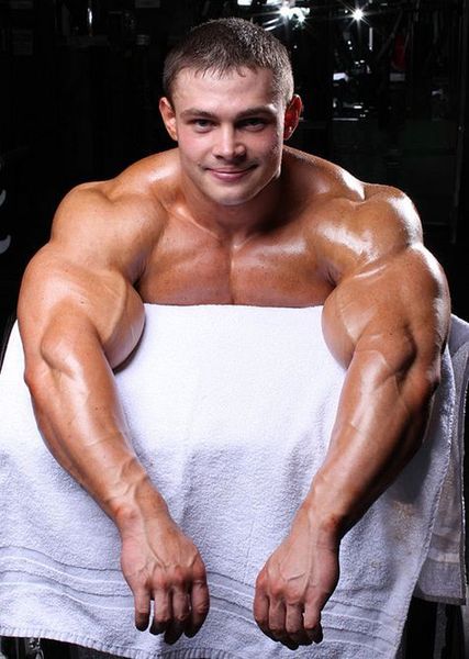 les_biceps_d_Alexey_Lesukov