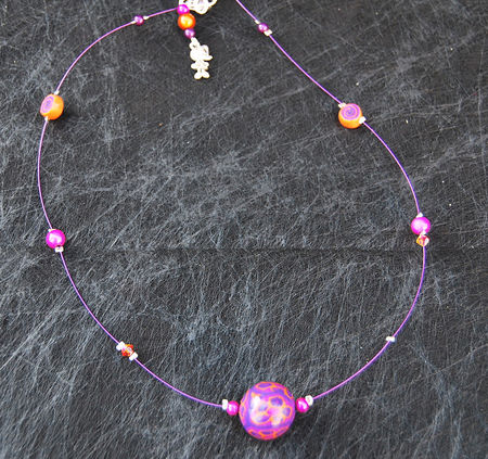 Collier_sur_fils_perles_et_fimo_rose_orange_et_violet