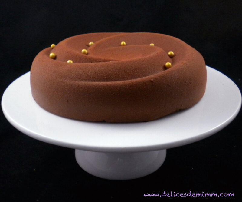 Spirale chocolatée sur brownie aux noix