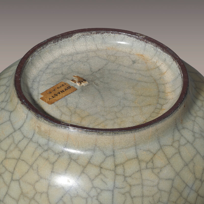 2014_HGK_03323_3210_001(a_very_rare_small_ge_bottle_vase_song_dynasty_or_later)