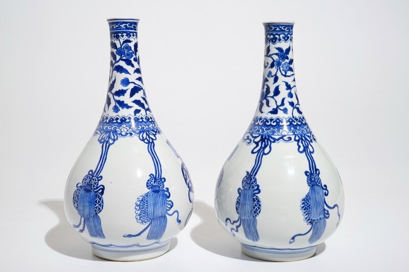 a-pair-of-chinese-blue-and-white-bottle-vases-kangxi-4