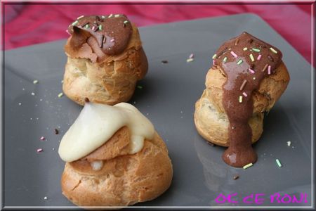 Petits choux à la crème vanille et chocolat recettes GATEAU VANILLE INCORPORE DE CHOUX AU CHOCOLAT