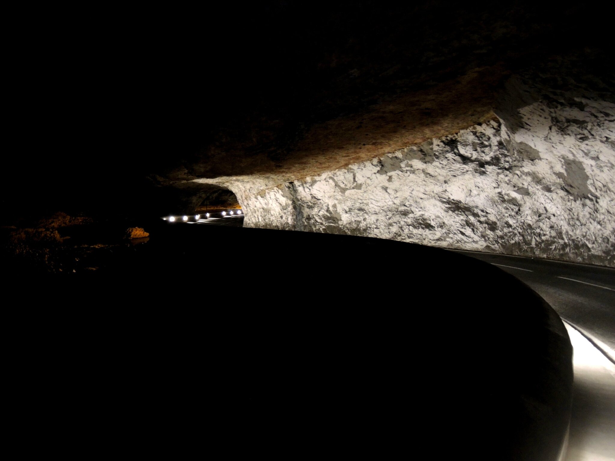 Le Mas d'Azil, dans la grotte, route