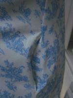 Robe HENRIETTE en coton écru imprimé toile de Jouy bleu (8)