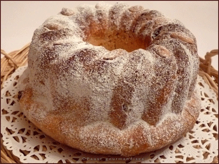 Kouglof-sucré-aux-raisins-(