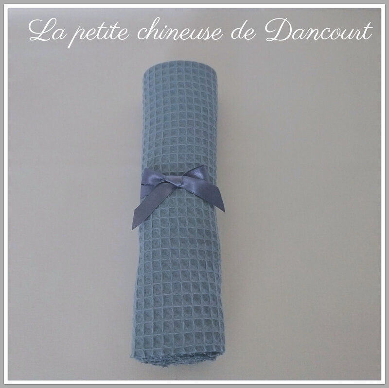 coupon de tissus en nid dabeille bio bleu la petite chineuse de dancourt