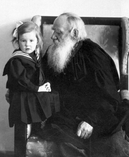 tolstoi-3bnss-tolstoi-con-su-nieta-tatiana-sukhotina-1909-ria-novosti-rian-ru
