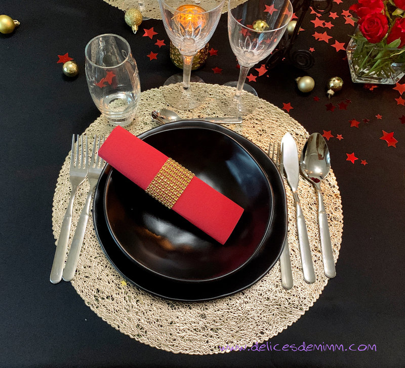 Ma table de Noël en noir, rouge et or 3