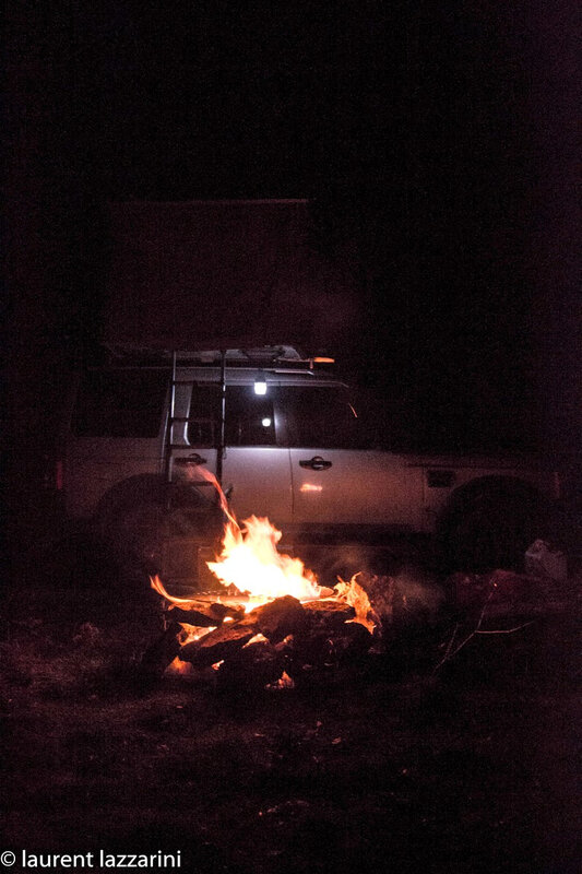 4x4 Land Rover Disco 3, feu camp, france bivouac et tourisme, tente hussarde