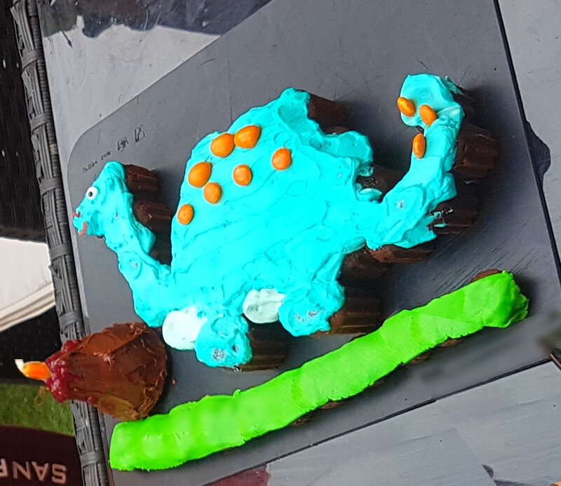 dinosaure et volcan 18