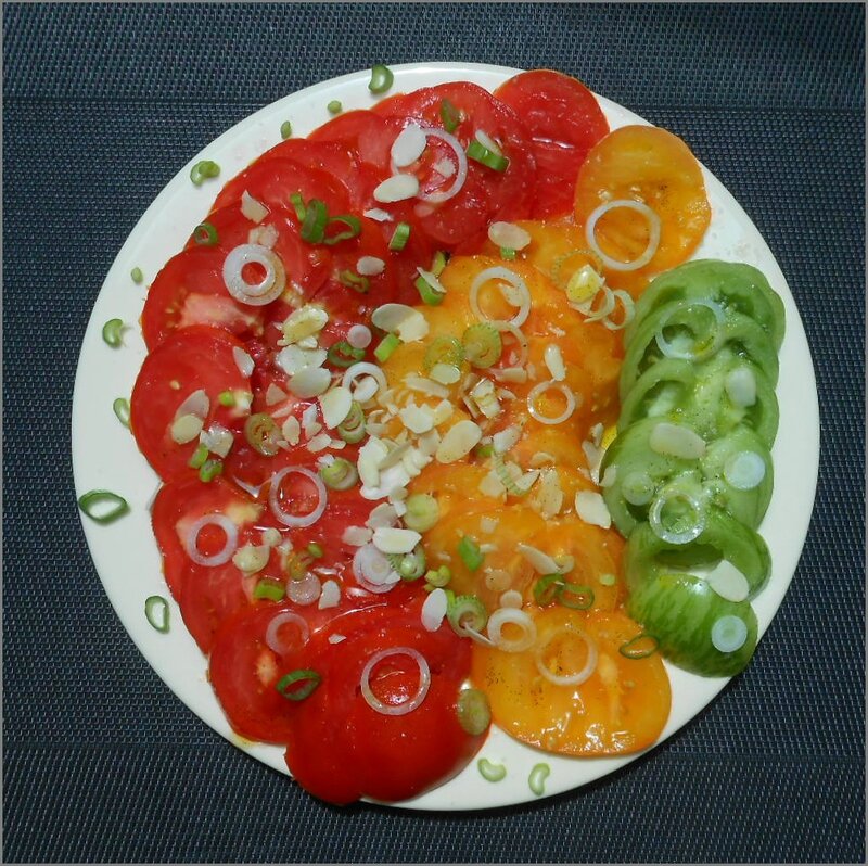 Salade de tomate a la vanille et amandes