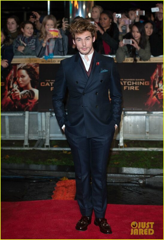 sam-claflin-willow-shields-catching-fire-london-premiere-04