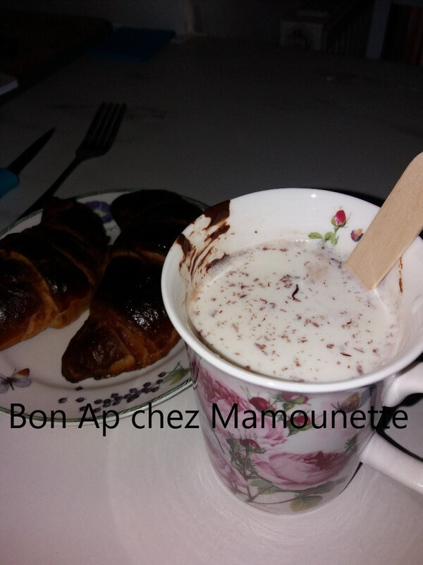 CHOCOLAT AU LAIT CROISSANTS