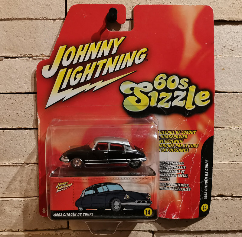 Citroen DS Coupe de 1963 (Johnny Lightning)