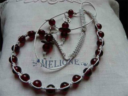 collier shamballa perles rouges foncées