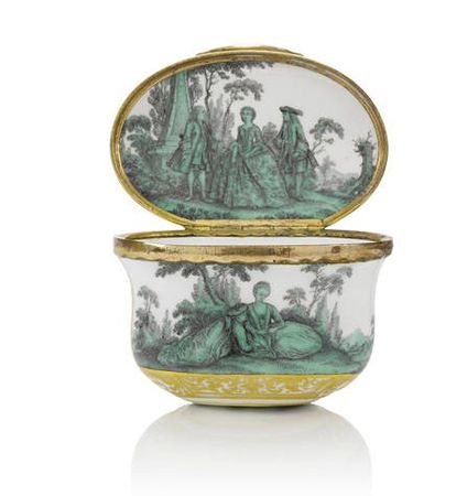A_Meissen_gold_mounted_oval_snuff_box_from_the_toilet_service_for_Queen_Maria_Amalia_Christina_of_Naples_and_Sicily__Princess_of_Saxony__circa_1745_473