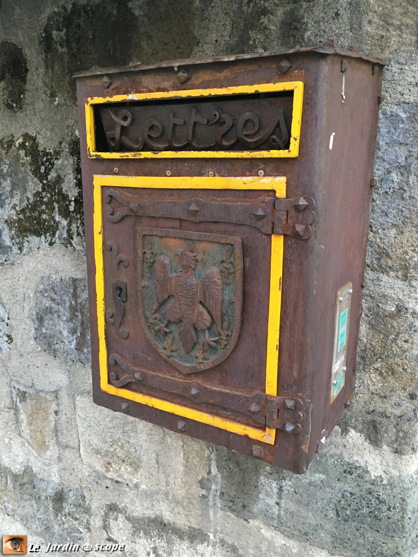 Vieille Boite-aux-lettres de la Poste à Le-Puy-en-Velay