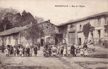 Mogeville_10085_rue_de_l_eglise_avant_1914