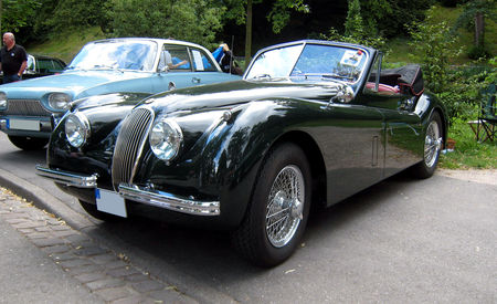 Jaguar_XK_120_DHC_1953_01