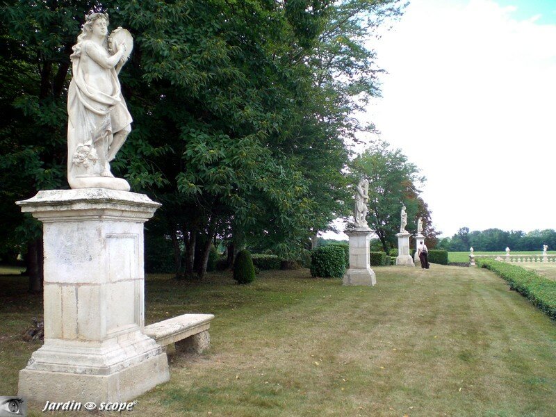Dans les Jardins à l'italienne du Château de Malle (33)
