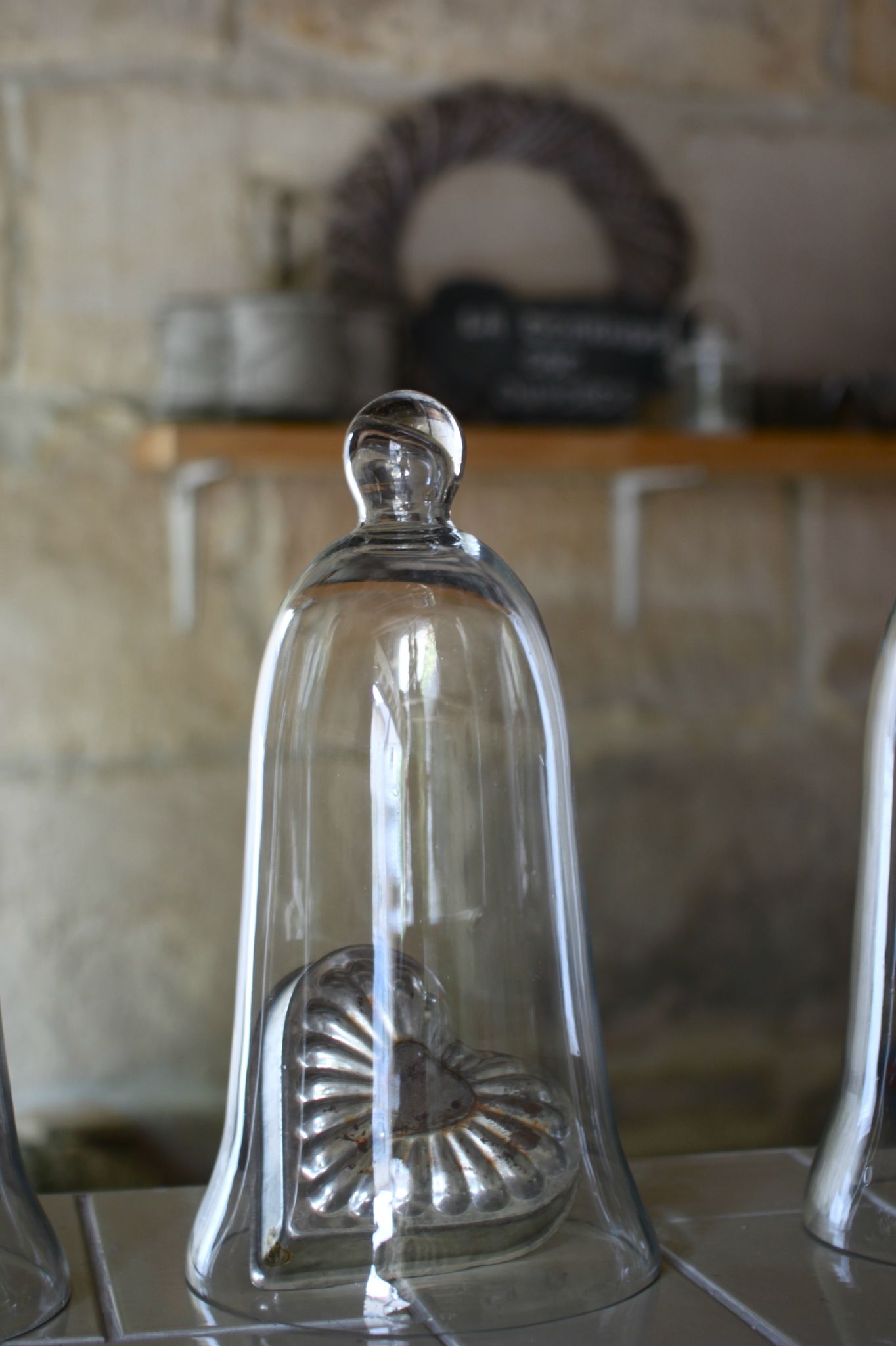 Cloche et vieux moule