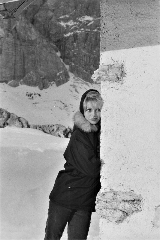 1958-02-italie-cortina_d_ampezzo-bb_foulard-blouson-1