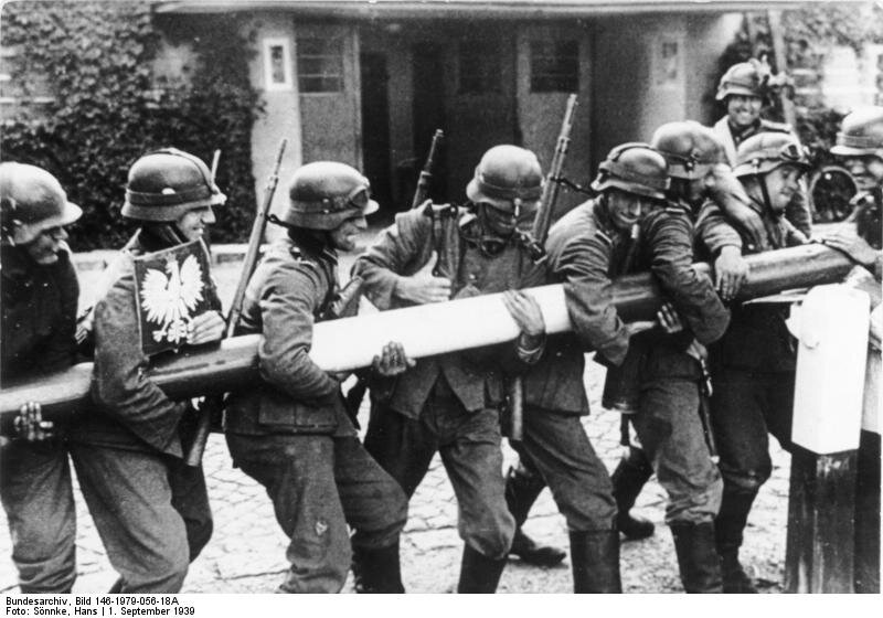 Photo-Bundesarchiv_Bild_146-1979-056-18A,_Polen,_Schlagbaum,_deutsche_Soldaten