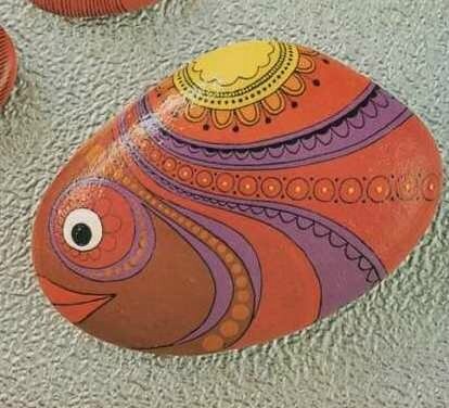 galets-décoratifs-multicolores-motifs-poissons