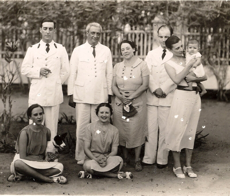 1937 Athiémé photo de famille Gayon Cdt Bancal Mme Séguy Lucien Mme Gayon & Toutoute assises Simone et Josette Bancal