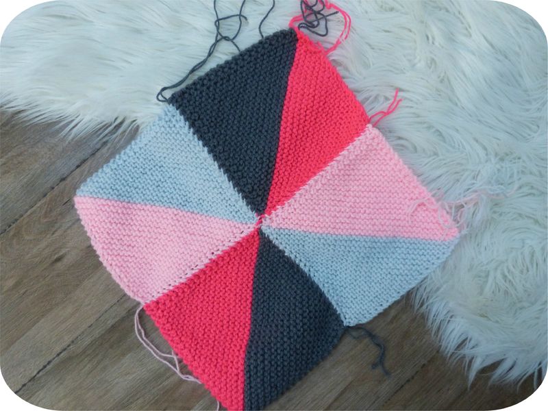 coussin tricot triangle