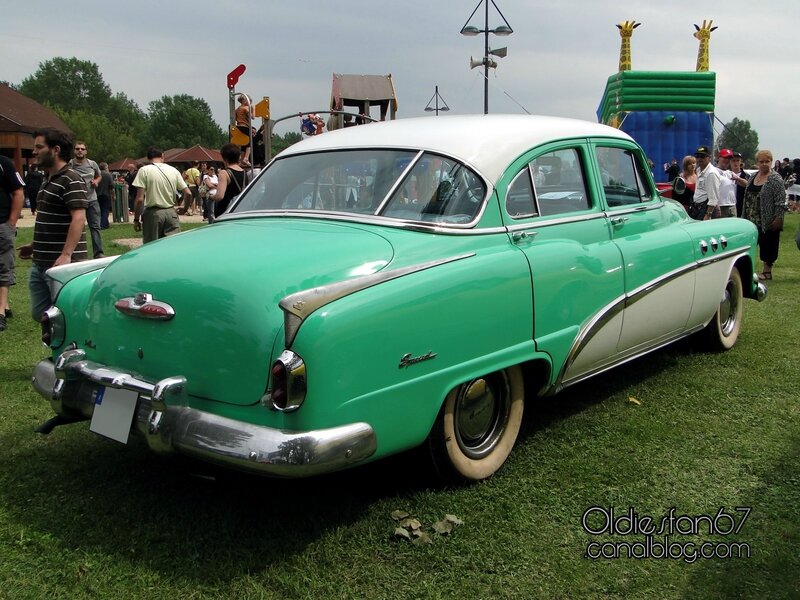buick-special-sedan-1952-02