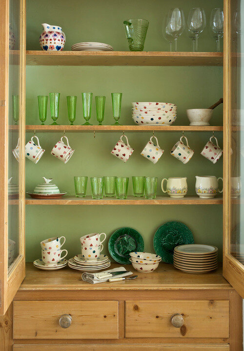 green+painted+wall+in+pine+dresser+-+edwardian+town+house