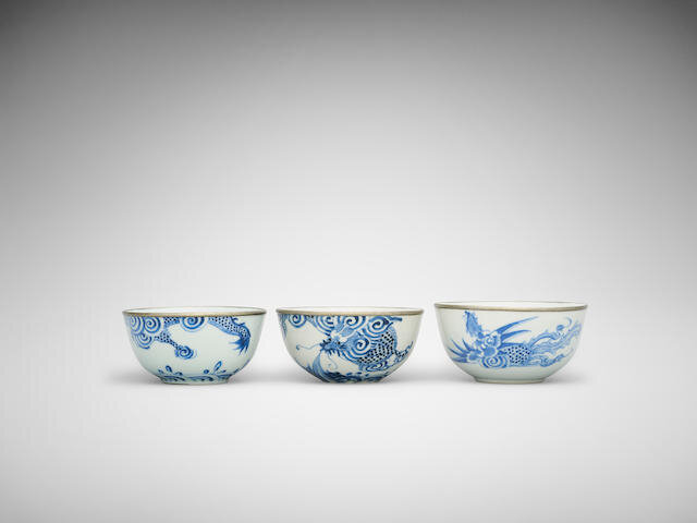 Three Bleu de Huê 'dragon' and 'phoenix' bowl, Neifu mark, 19th Century, Jingdezhen export-ware