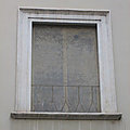 Rome, étrange et curieuse (25/45). Rione Sant’Angelo XI (1) - La fenêtre murée - Piazza Mattei.