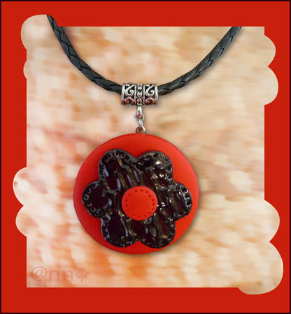 Collier_rouge_et_maxi_fleur_imit_cuir_noir