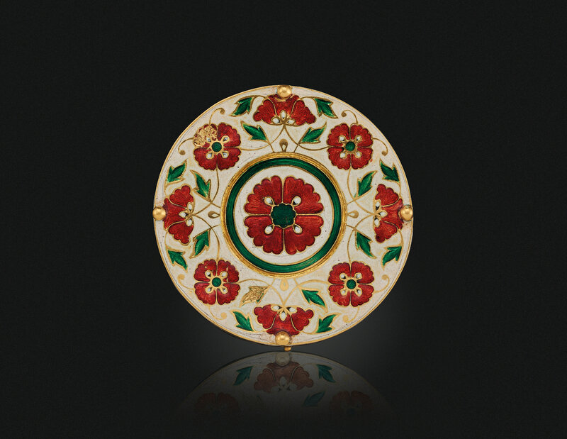2019_NYR_17464_0230_002(a_white_enamelled_gold_box_with_a_gem_set_jade_lid_north_india_1650-17)